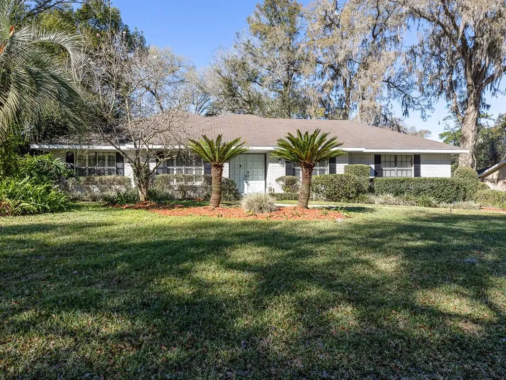 800 N Kansas Avenue Deland FL 32724