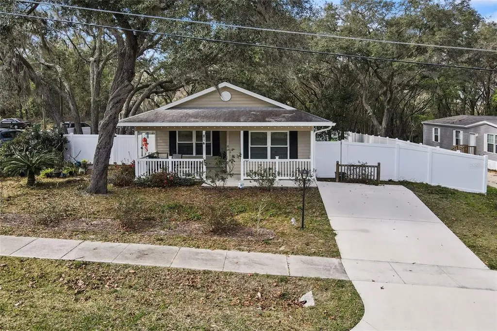 814 Summit Street Lady Lake FL 32159