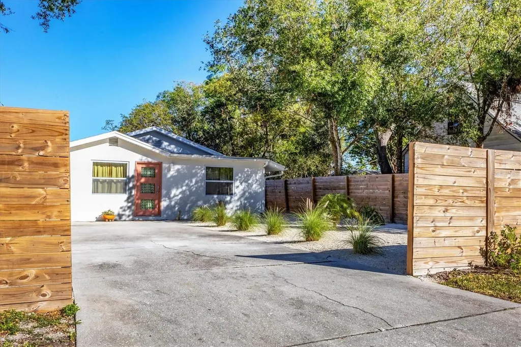 2441 Novus Street Sarasota FL 34237