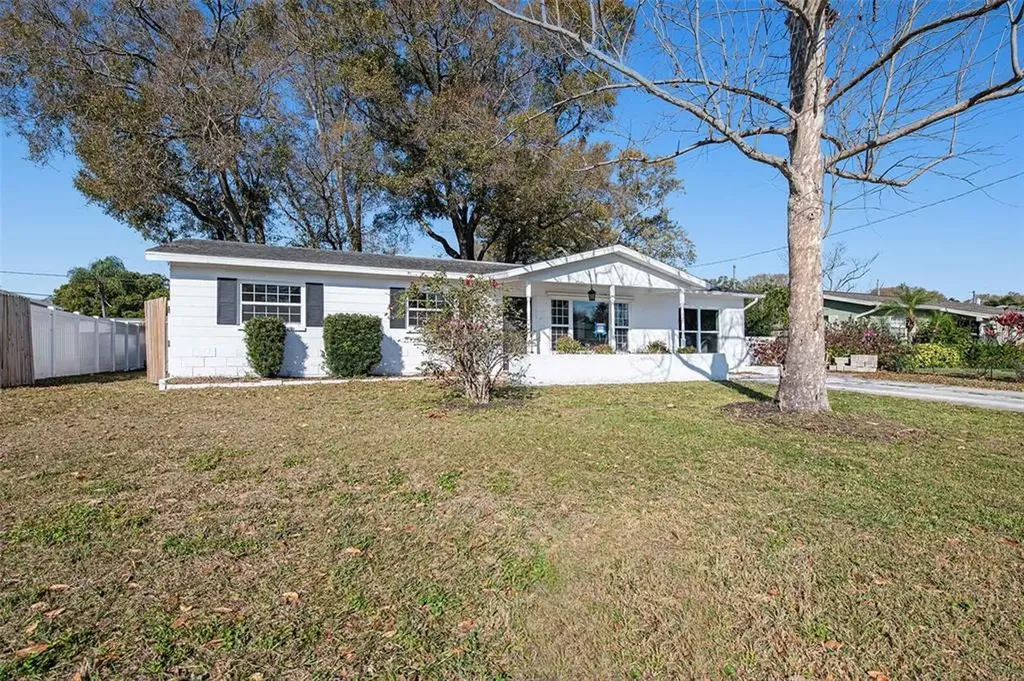2740 56th Way N St Petersburg FL 33710