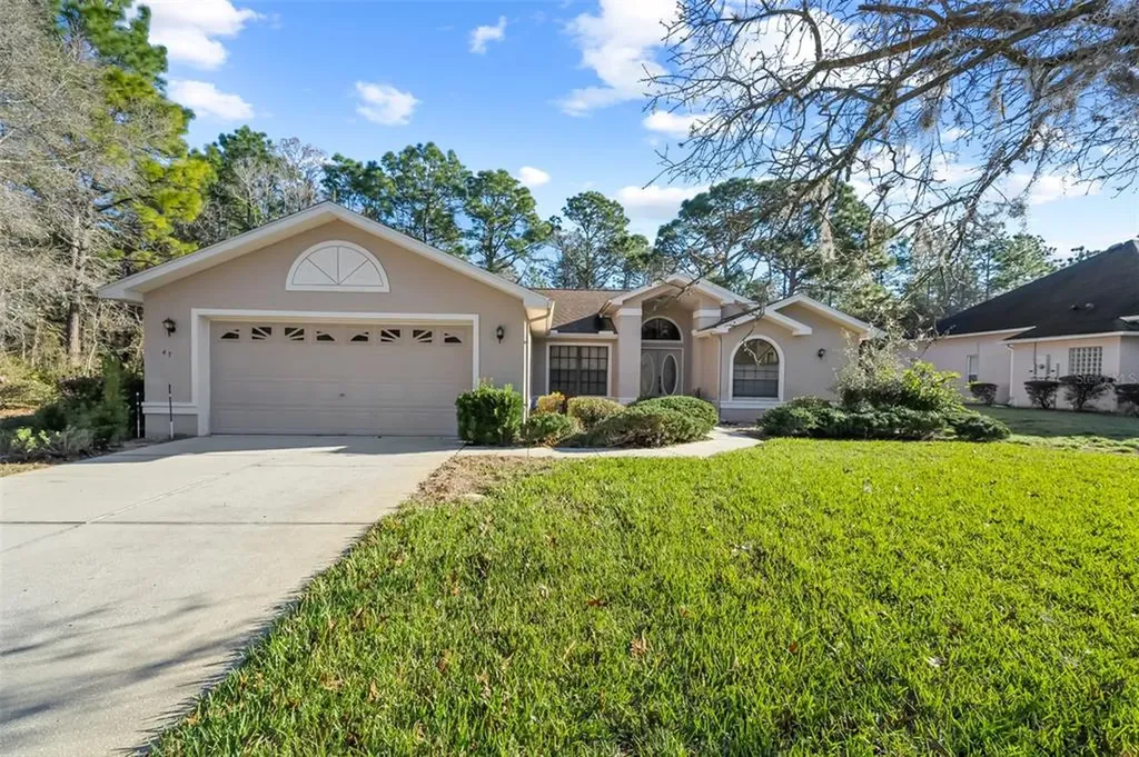 47 Oak Village Boulevard S Homosassa FL 34446