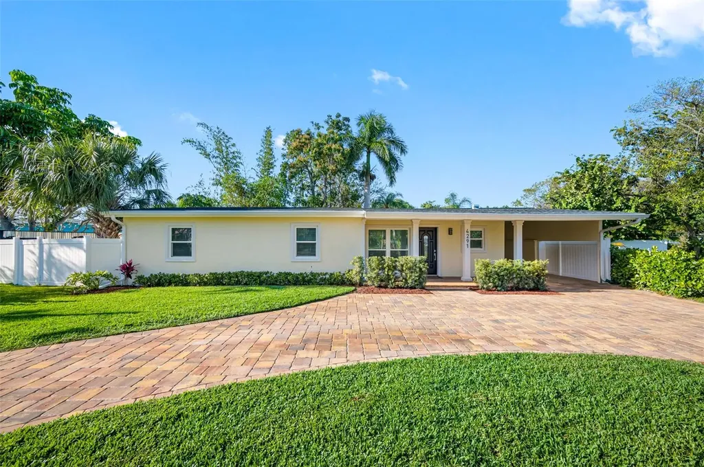 4291 Neptune Drive SE St Petersburg FL 33705