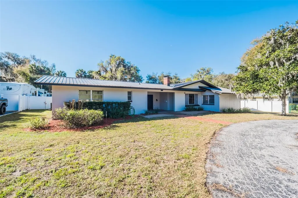 815 Palm Avenue Leesburg FL 34748