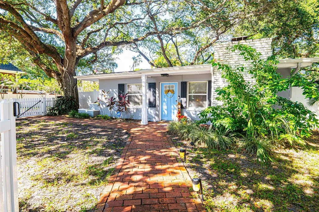 3133 W Villa Rosa Street Tampa FL 33611