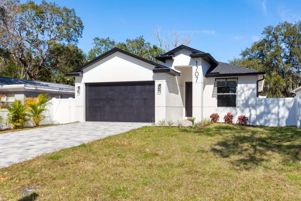 1707 W Perio Street Tampa FL 33612