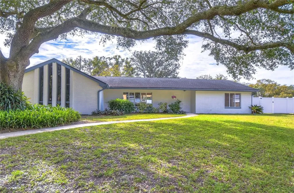 13512 Gibbons Pass Tampa FL 33613