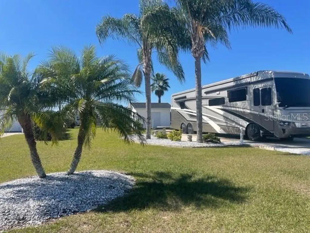 1064 Caravan Loop Polk City FL 33868