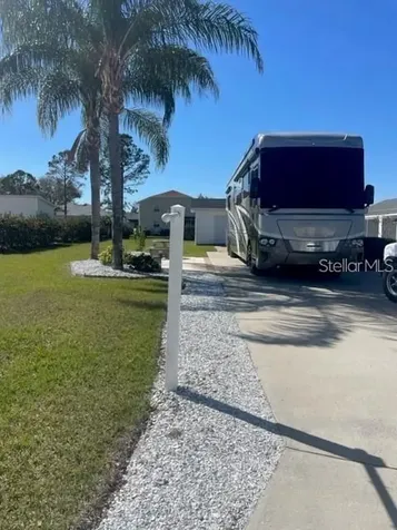 1064 Caravan Loop Polk City FL 33868