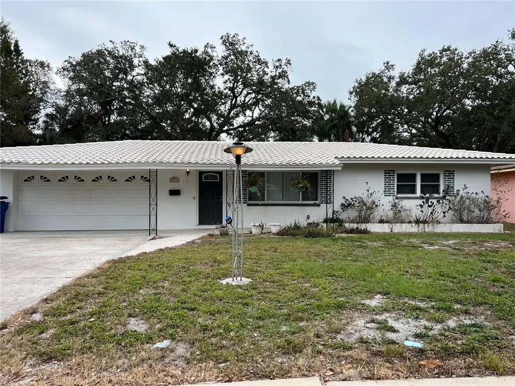 8136 22nd Avenue N St Petersburg FL 33710