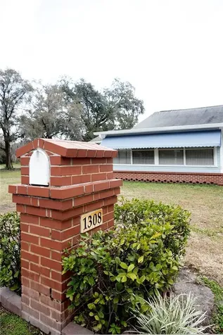 1308 N Orange Street Plant City FL 33563