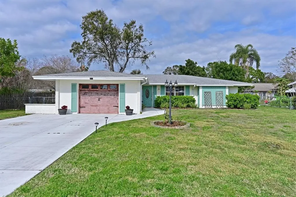 211 66th Avenue W Bradenton FL 34207
