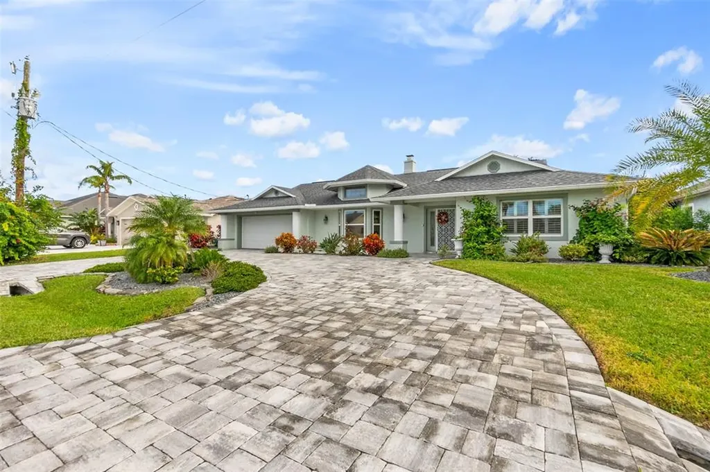 10 Claymont Court N Palm Coast FL 32137
