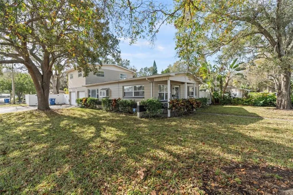 140 NW Lincoln Circle N St Petersburg FL 33702