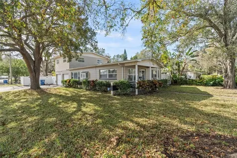 140 NW Lincoln Circle N St Petersburg FL 33702
