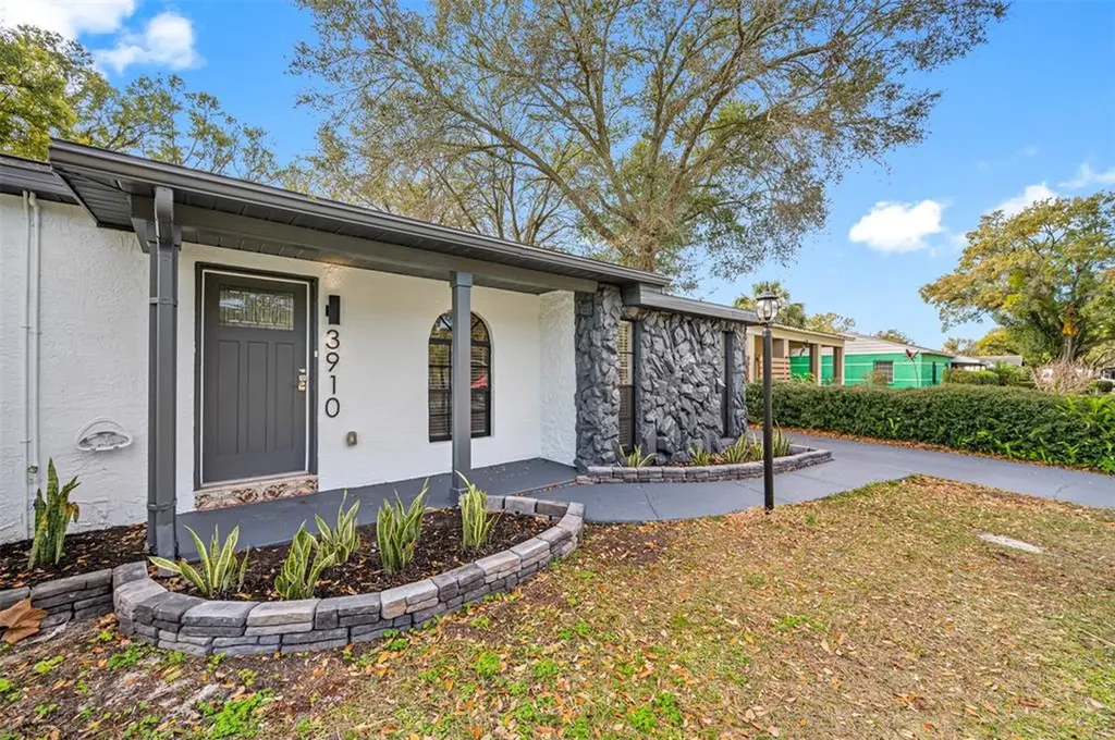 3910 W Pine Street Tampa FL 33607