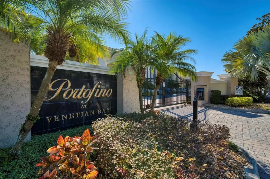 1040 Paseo Del Rio NE St Petersburg FL 33702