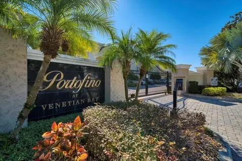 1040 Paseo Del Rio NE St Petersburg FL 33702