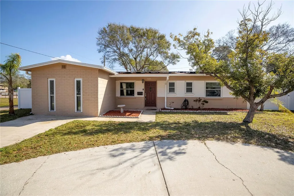7491 Cedar Street NE St Petersburg FL 33702