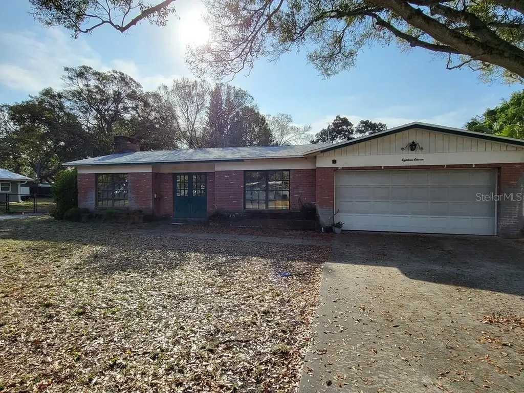 1811 Dormieone Road N St Petersburg FL 33710