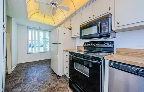548 Surrey Close Palm Harbor FL 34683