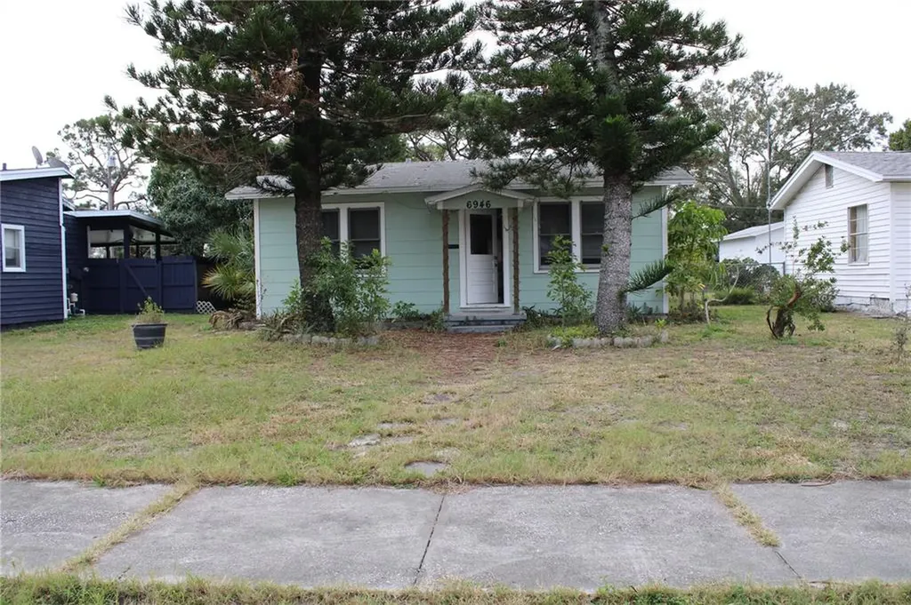 6946 4th Avenue N St Petersburg FL 33710
