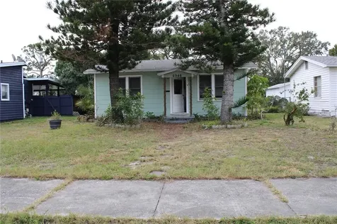 6946 4th Avenue N St Petersburg FL 33710