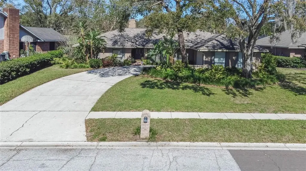 2805 Fairway View Drive Valrico FL 33596