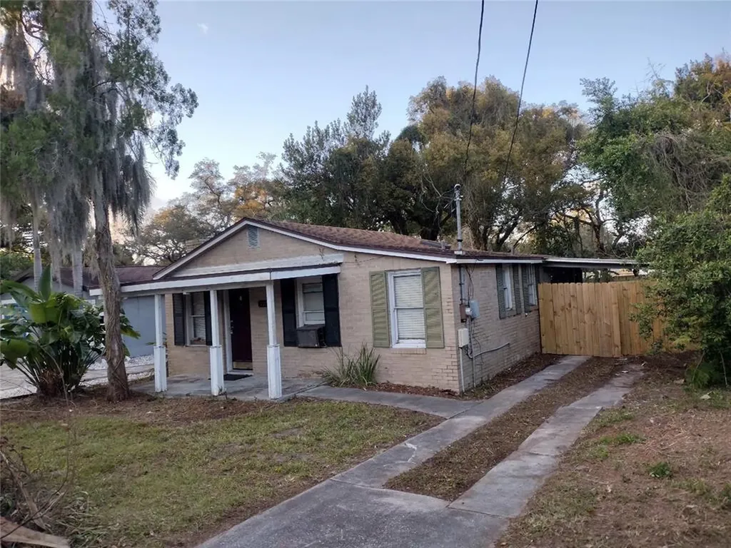1918 E Paris Street Tampa FL 33610