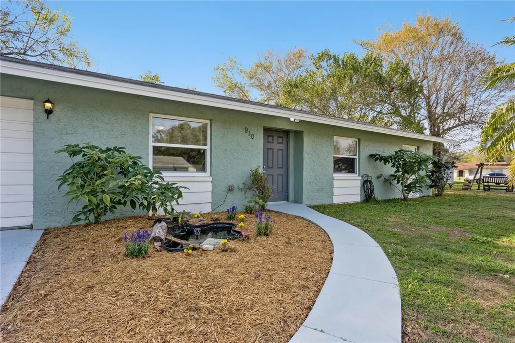 910 Ridgeland Lane Valrico FL 33594