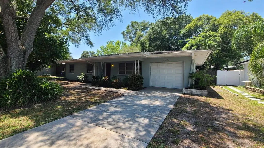 1476 S Betty Lane Clearwater FL 33756