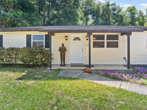 720 Stanley Avenue Wildwood FL 34785