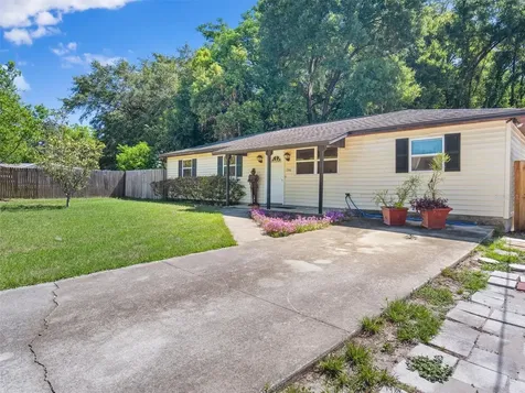 720 Stanley Avenue Wildwood FL 34785