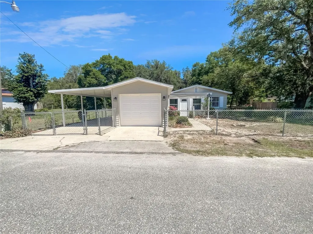 2304 Waitman Avenue Leesburg FL 34748