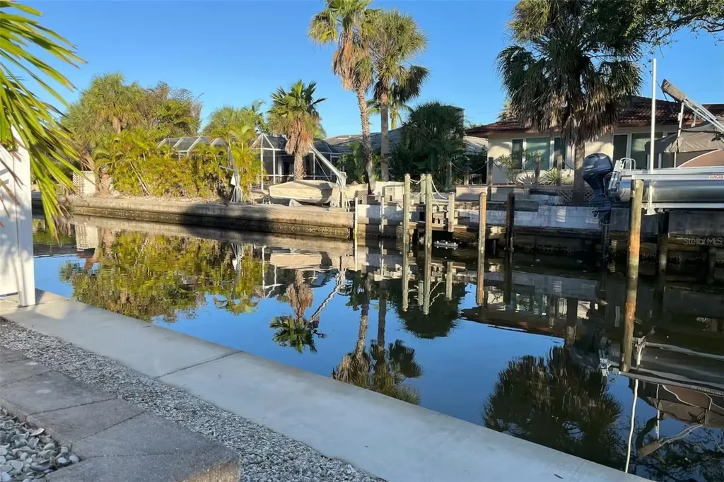 345 Avenida Leona Sarasota FL 34242