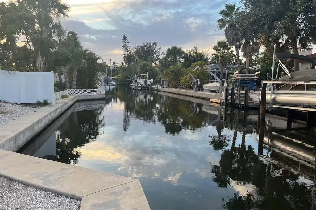 345 Avenida Leona Sarasota FL 34242