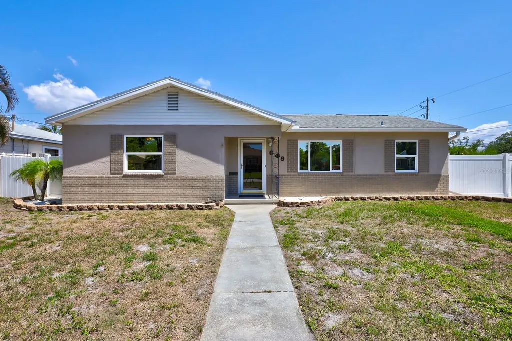649 39th Avenue NE St Petersburg FL 33703