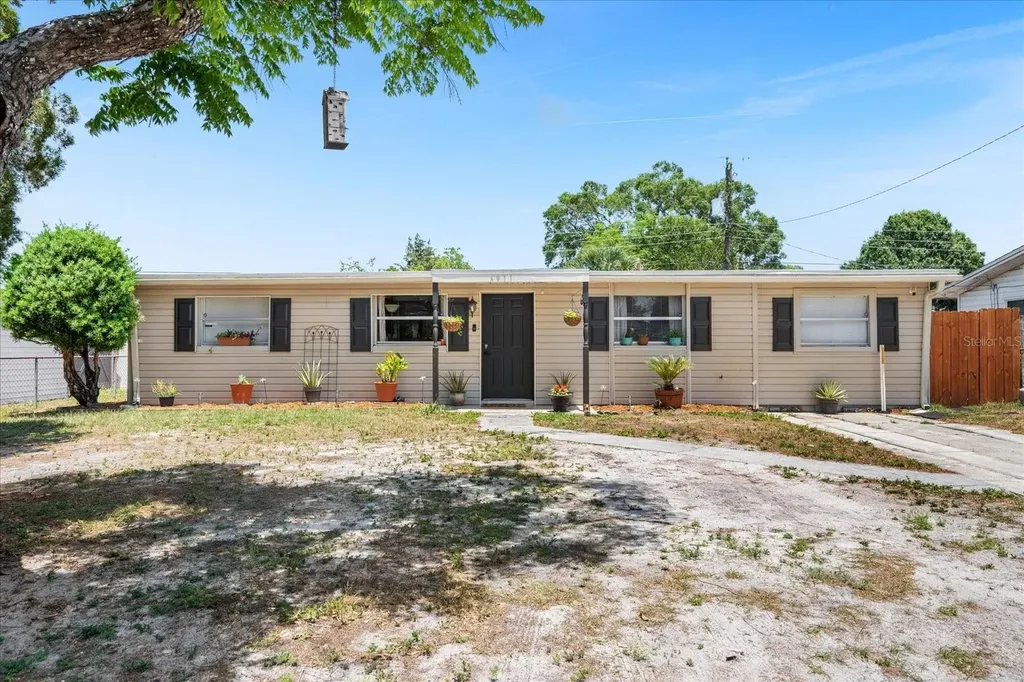 6911 W Clifton Street Tampa FL 33634