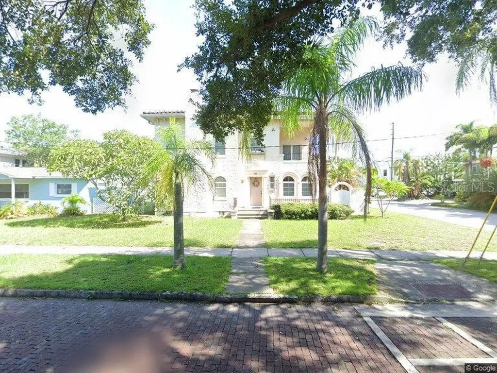 201 21st Avenue N St Petersburg FL 33704