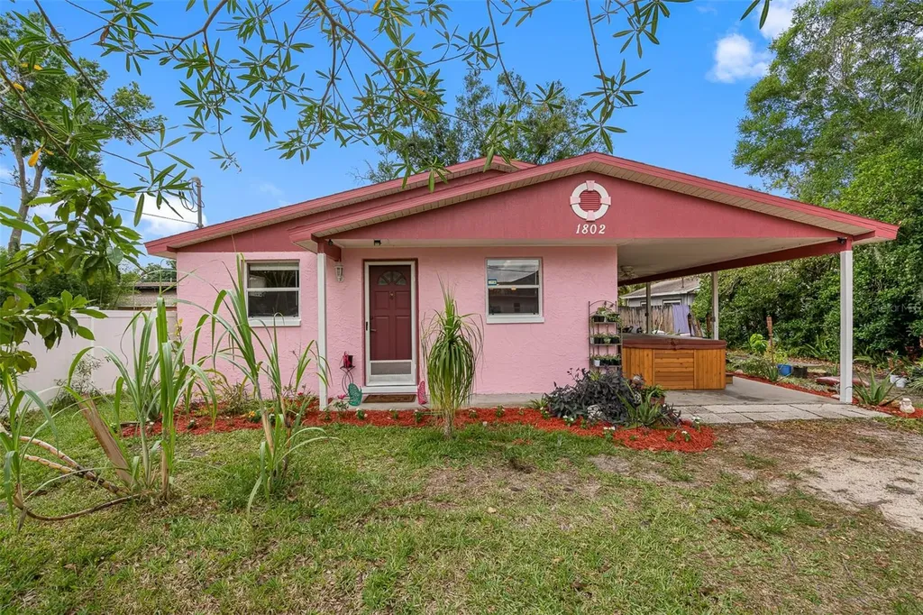 1802 W Henry Avenue Tampa FL 33603