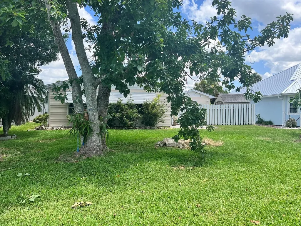 5066 SE 44th Street Okeechobee FL 34974