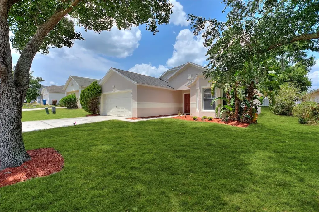 1021 Lake Charles Drive Davenport FL 33837