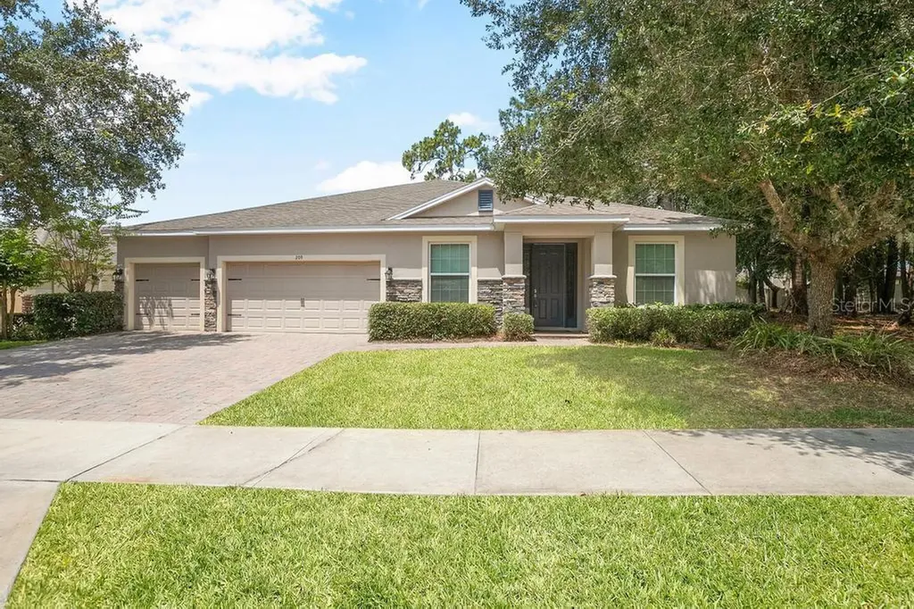 209 Wellington Woods Avenue Deland FL 32724