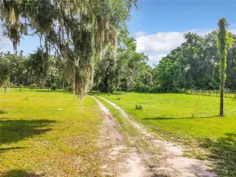 1600 NE 180th Street Citra FL 32113