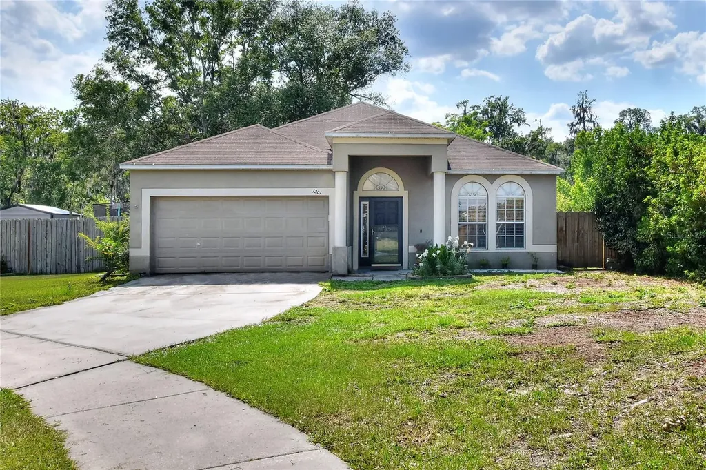 1201 Gordon Oaks Drive Plant City FL 33563
