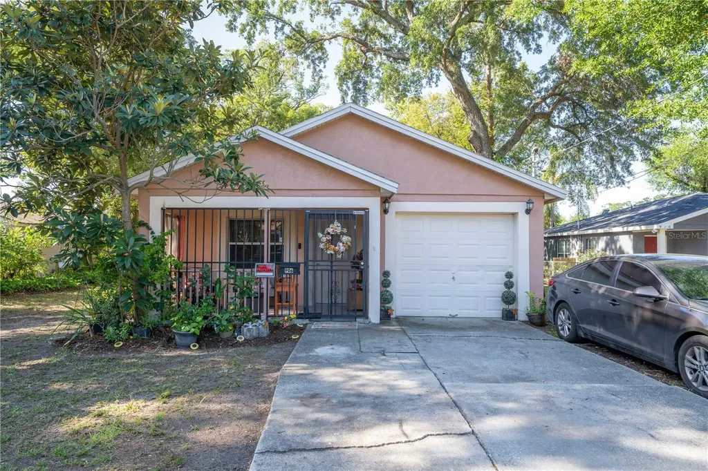 906 Grand Street Orlando FL 32805