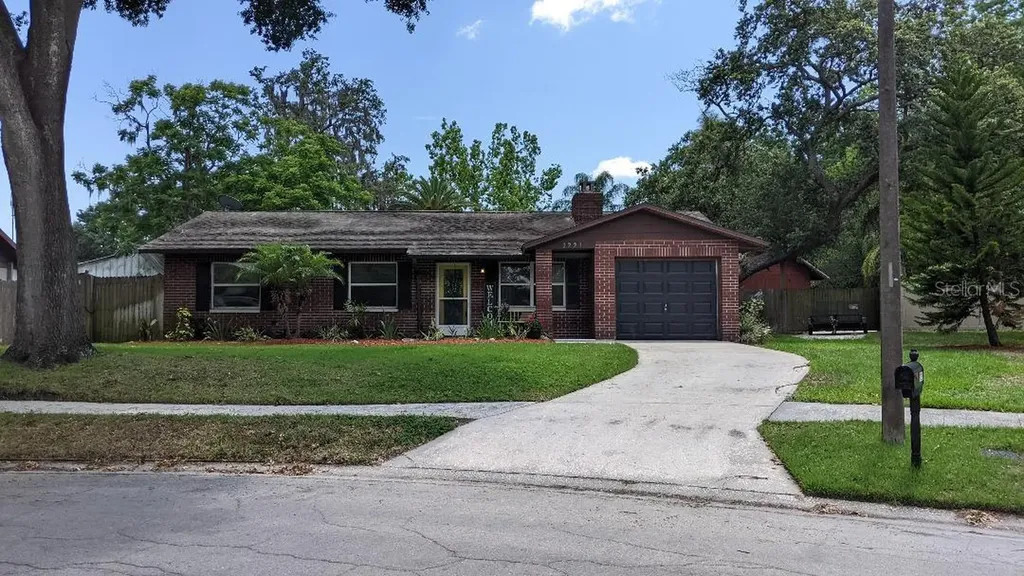 1221 Oakhill Street Seffner FL 33584