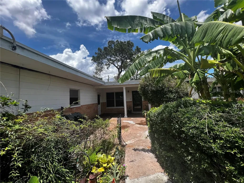 8401 Jacaranda Avenue Seminole FL 33777