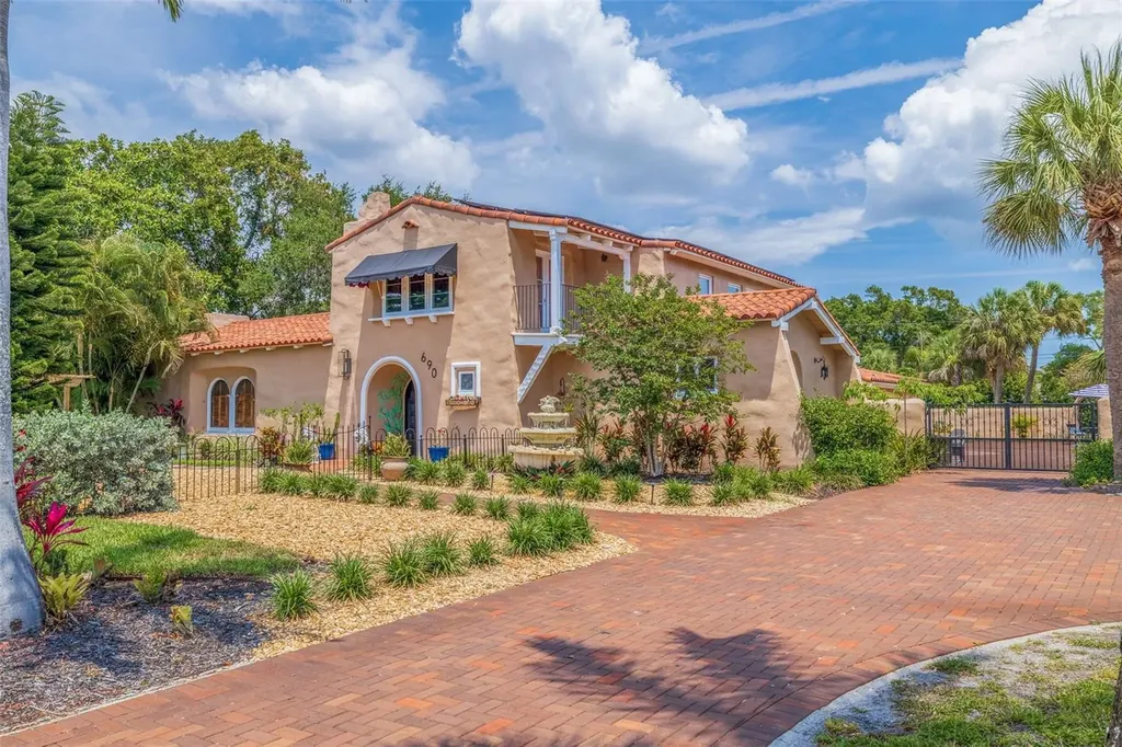 690 64th Street S St Petersburg FL 33707