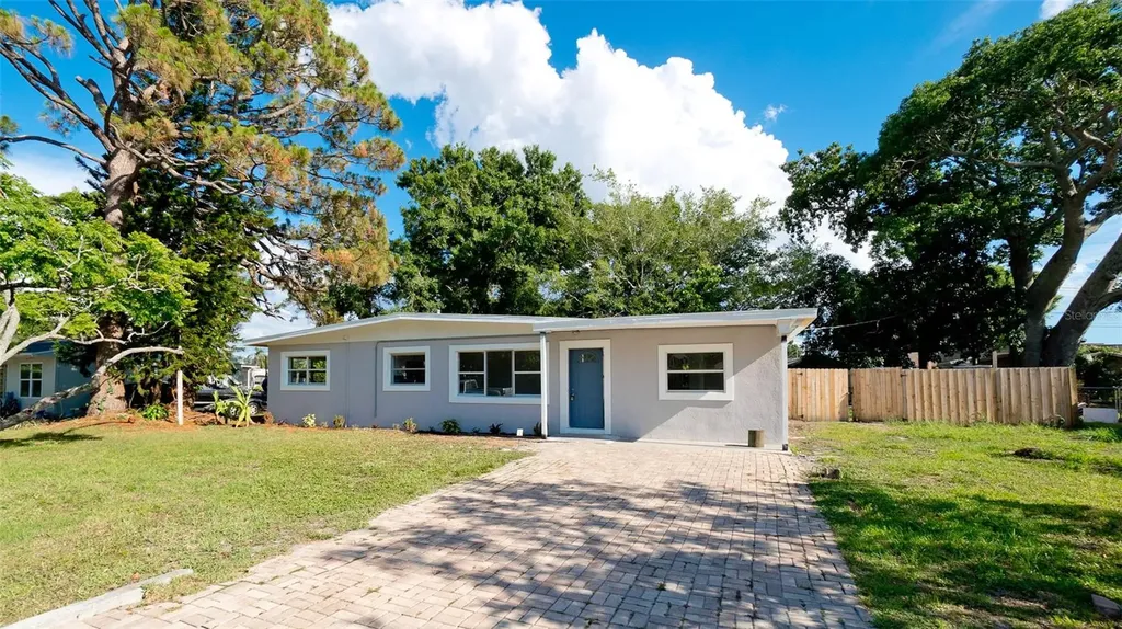 2815 39th Avenue W Bradenton FL 34205
