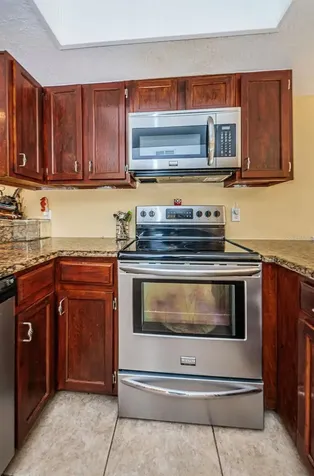 325 Woods Landing Trail Oldsmar FL 34677